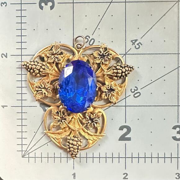 Antique Art Deco 1920s blue Czech glass rhinestone gold gilt grapes pendant - Picture 6 of 6